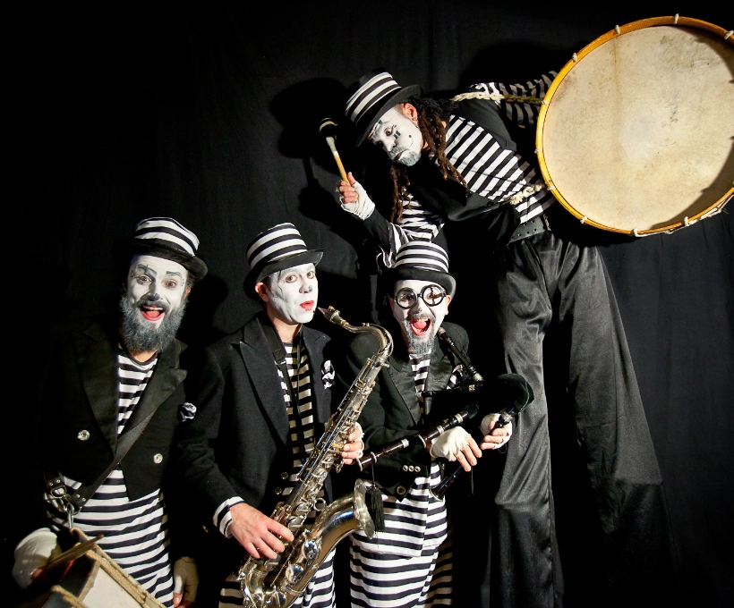 Banda às Riscas