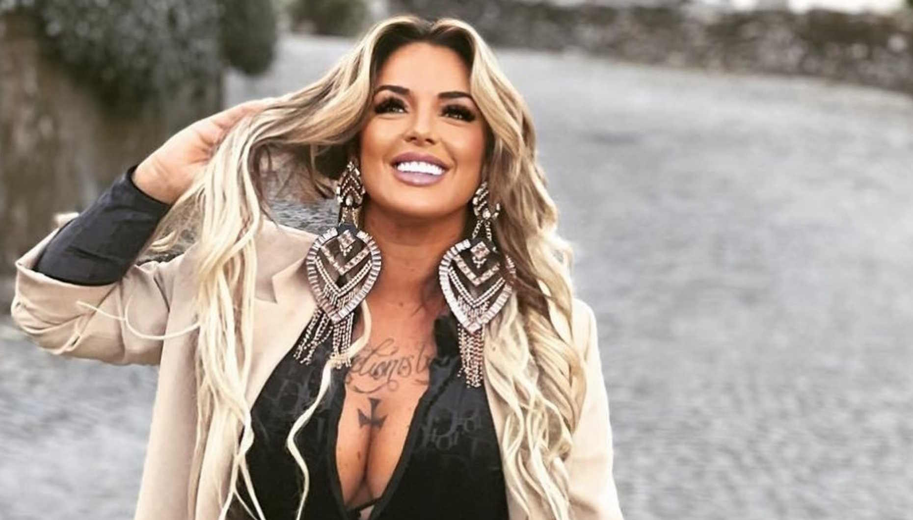 CLÁUDIA NAYARA